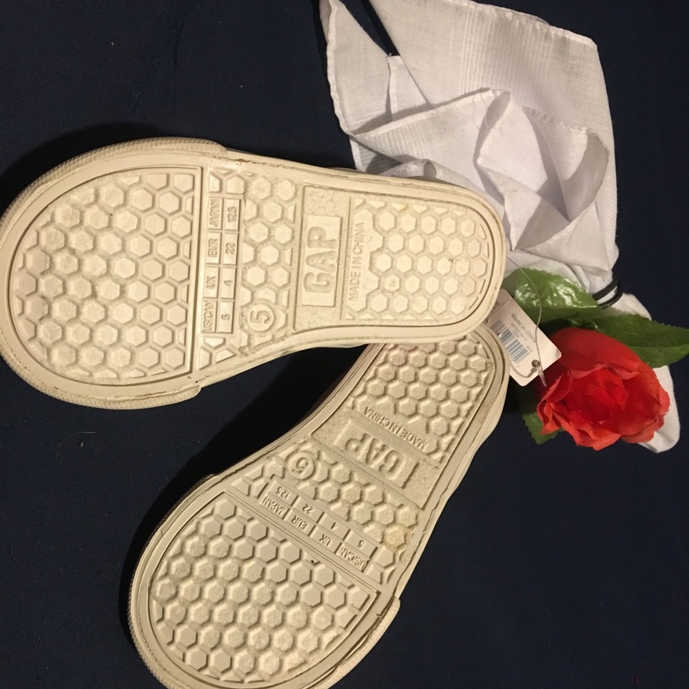 NEW Gap Slip on Tennis Shoes - Picture 3 of 7